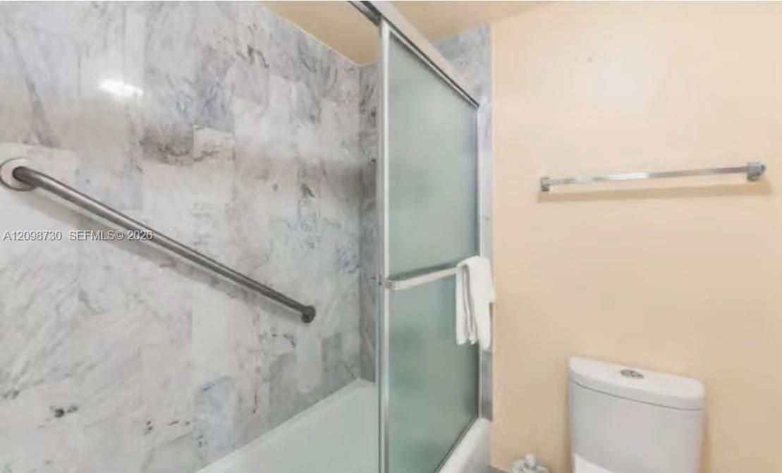 For Sale: $400,000 (1 beds, 1 baths, 852 Square Feet)