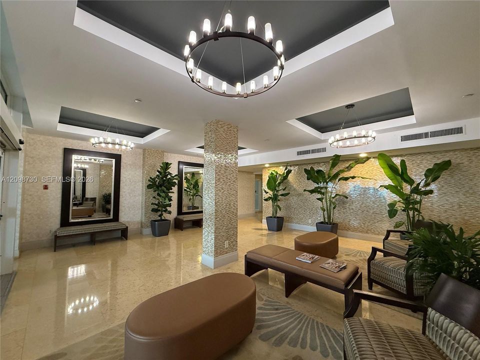 For Sale: $400,000 (1 beds, 1 baths, 852 Square Feet)