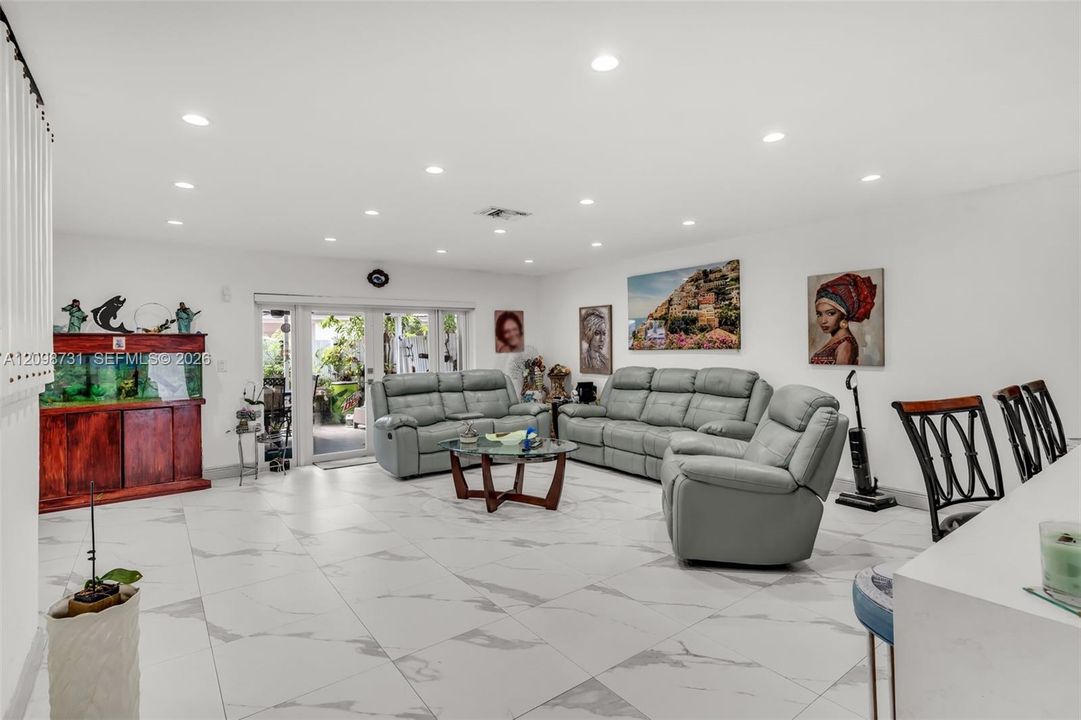 En Venta: $550,000 (3 camas, 2 baños, 1644 Pies cuadrados)