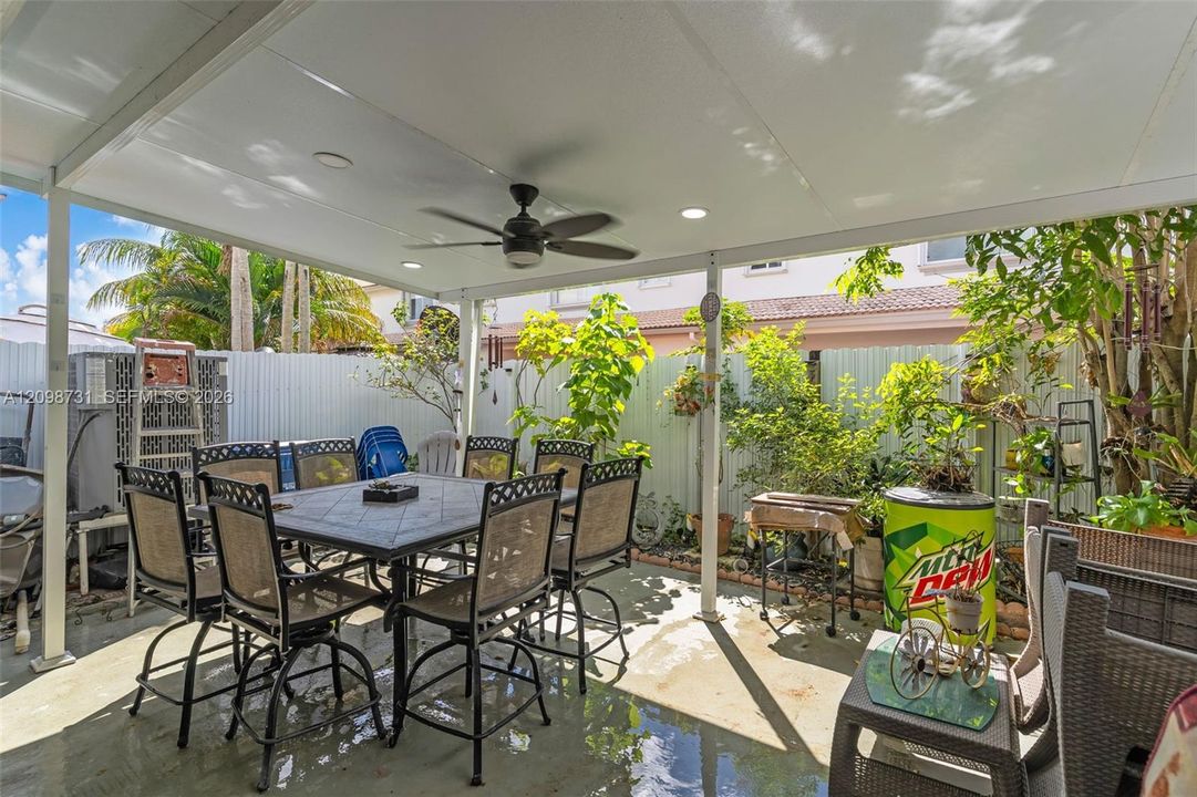 En Venta: $550,000 (3 camas, 2 baños, 1644 Pies cuadrados)