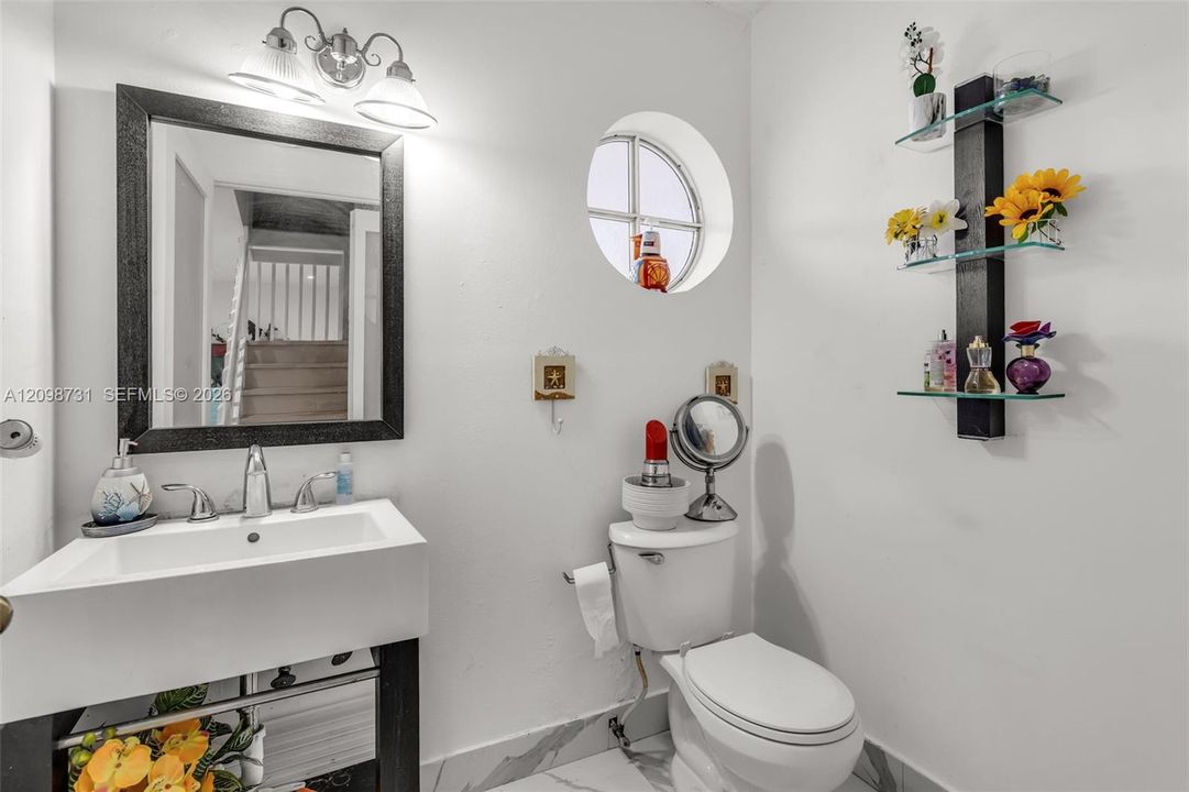 En Venta: $550,000 (3 camas, 2 baños, 1644 Pies cuadrados)