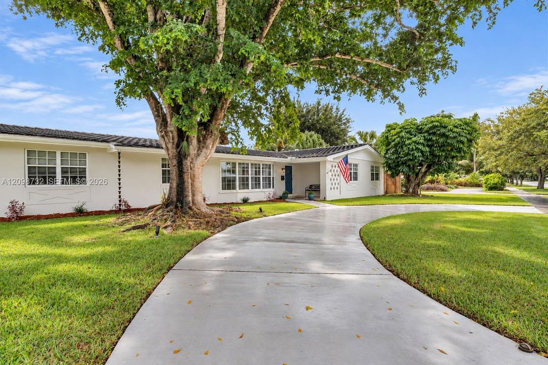 For Sale: $1,274,500 (4 beds, 2 baths, 2081 Square Feet)