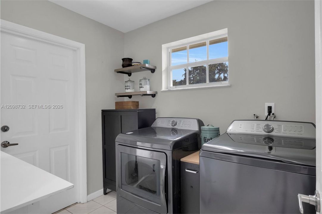 For Sale: $1,274,500 (4 beds, 2 baths, 2081 Square Feet)