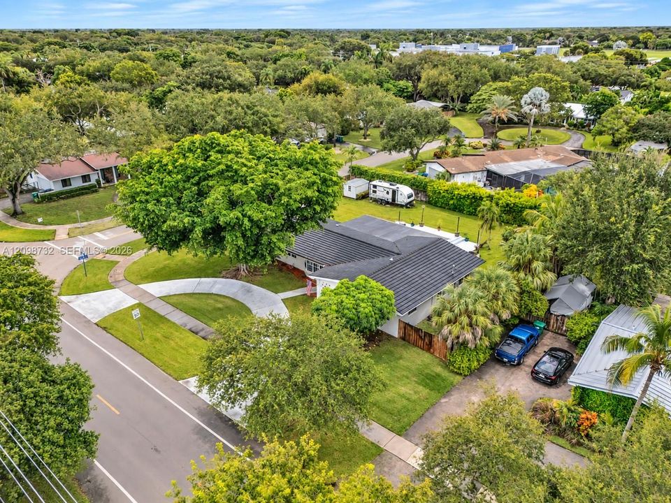 For Sale: $1,274,500 (4 beds, 2 baths, 2081 Square Feet)