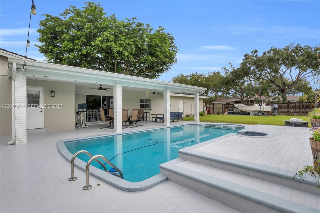For Sale: $1,274,500 (4 beds, 2 baths, 2081 Square Feet)