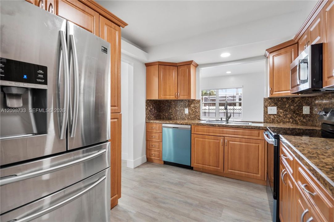 For Rent: $4,400 (4 beds, 2 baths, 1803 Square Feet)