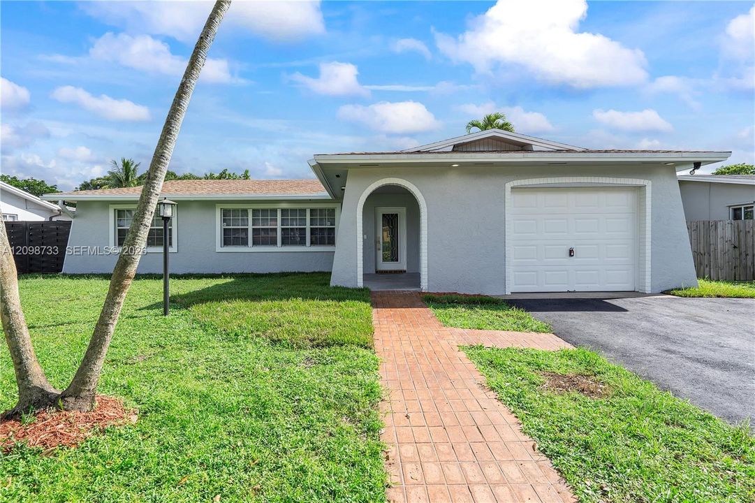 For Rent: $4,400 (4 beds, 2 baths, 1803 Square Feet)