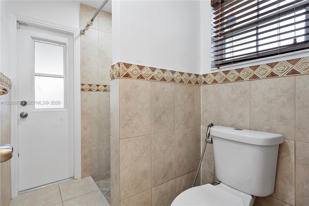 For Rent: $4,400 (4 beds, 2 baths, 1803 Square Feet)