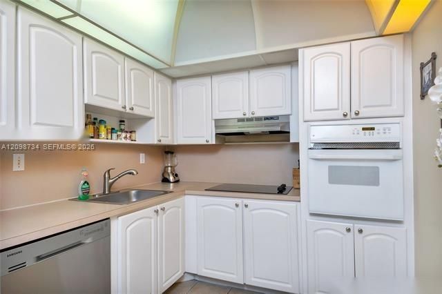 For Sale: $379,000 (1 beds, 1 baths, 1000 Square Feet)