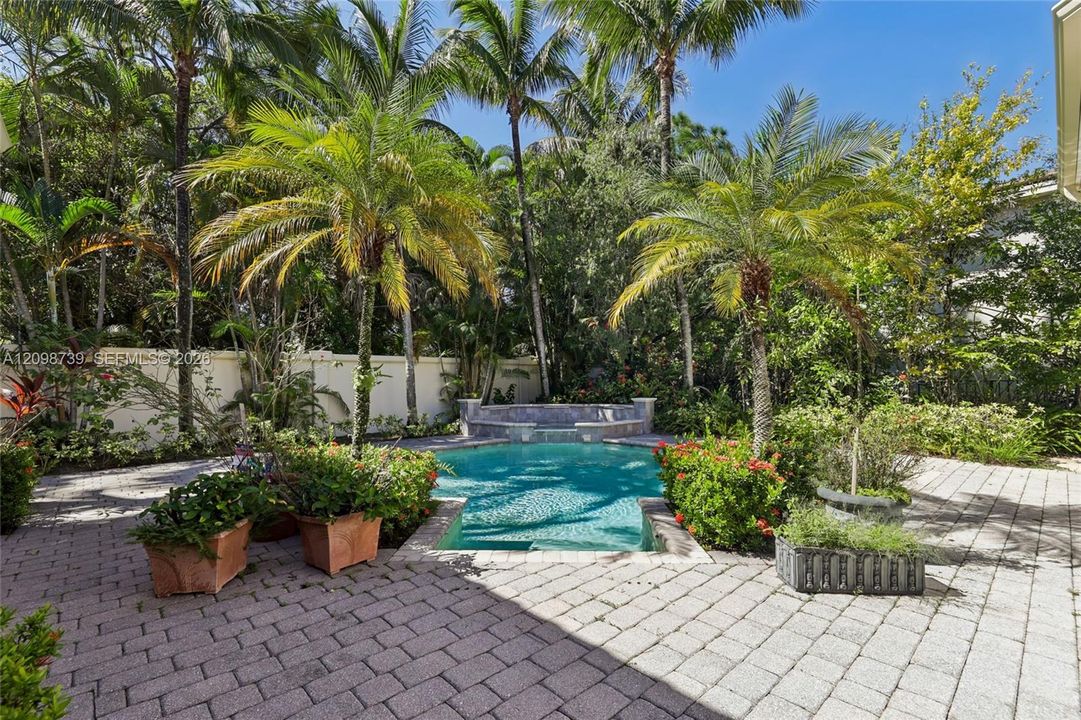 En Venta: $2,500,000 (5 camas, 5 baños, 4545 Pies cuadrados)