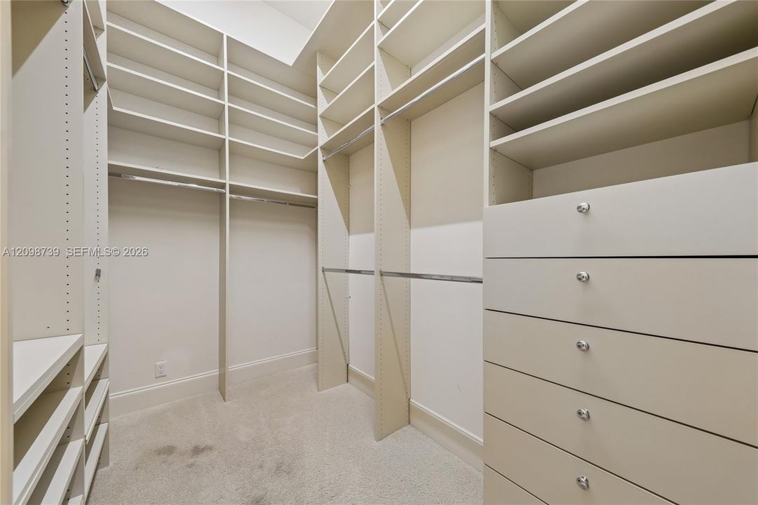 En Venta: $2,500,000 (5 camas, 5 baños, 4545 Pies cuadrados)