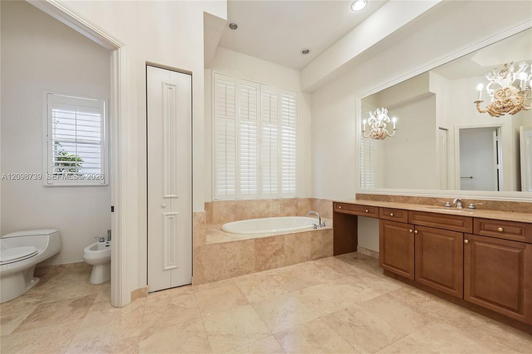 En Venta: $2,500,000 (5 camas, 5 baños, 4545 Pies cuadrados)