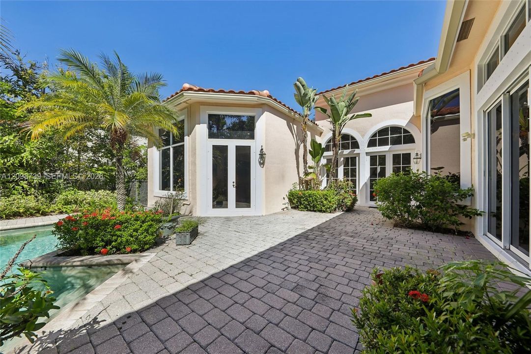 En Venta: $2,500,000 (5 camas, 5 baños, 4545 Pies cuadrados)