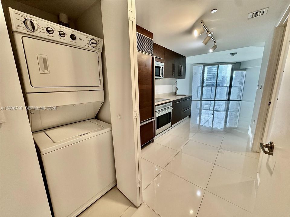 For Rent: $2,650 (0 beds, 1 baths, 598 Square Feet)