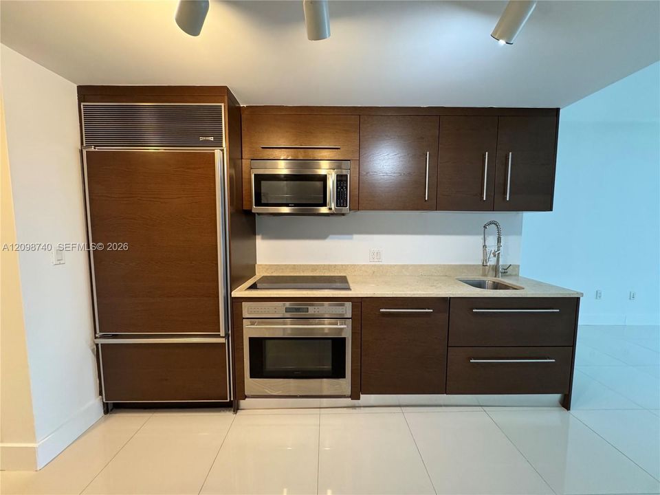 For Rent: $2,650 (0 beds, 1 baths, 598 Square Feet)