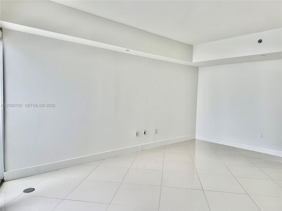For Rent: $2,650 (0 beds, 1 baths, 598 Square Feet)