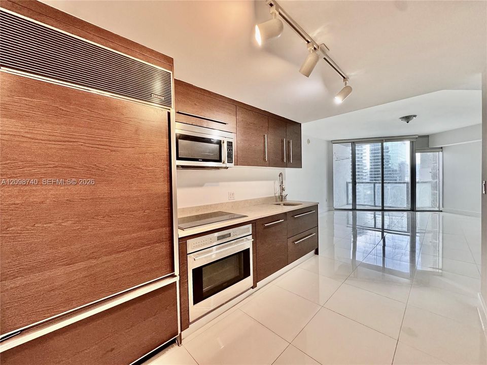 For Rent: $2,650 (0 beds, 1 baths, 598 Square Feet)