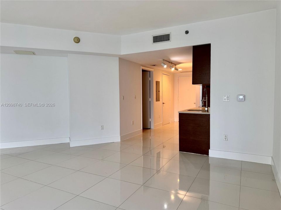 For Rent: $2,650 (0 beds, 1 baths, 598 Square Feet)