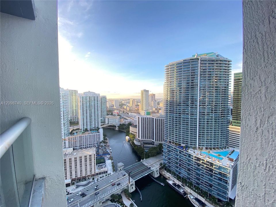 For Rent: $2,650 (0 beds, 1 baths, 598 Square Feet)