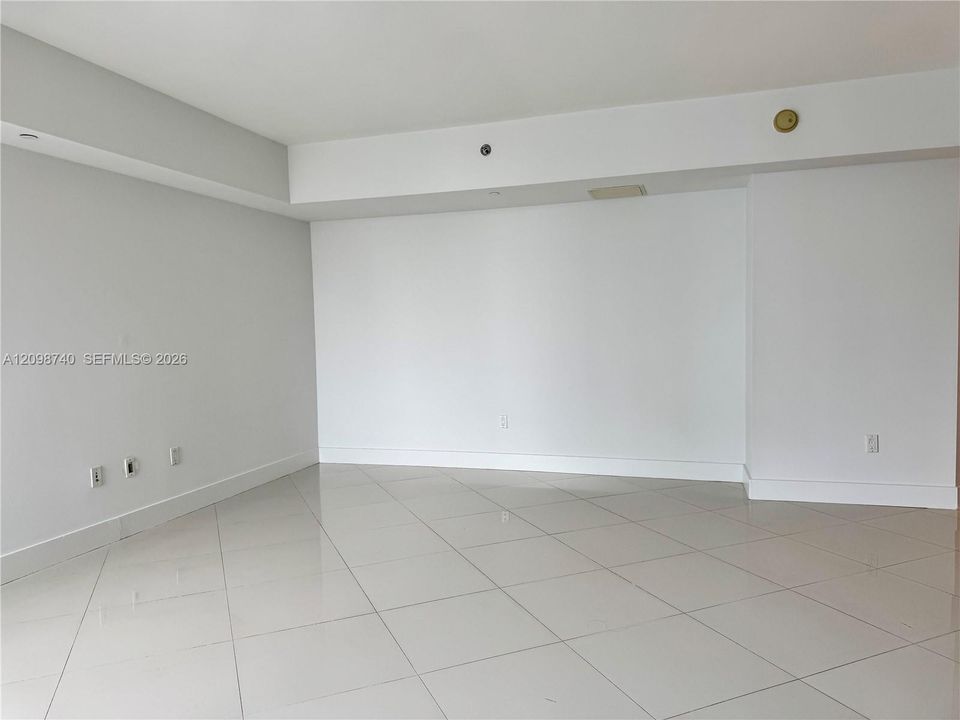 For Rent: $2,650 (0 beds, 1 baths, 598 Square Feet)