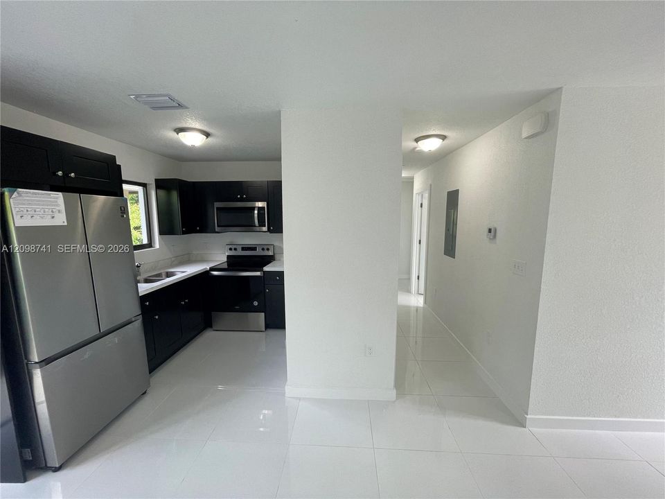 For Rent: $3,050 (3 beds, 2 baths, 1750 Square Feet)