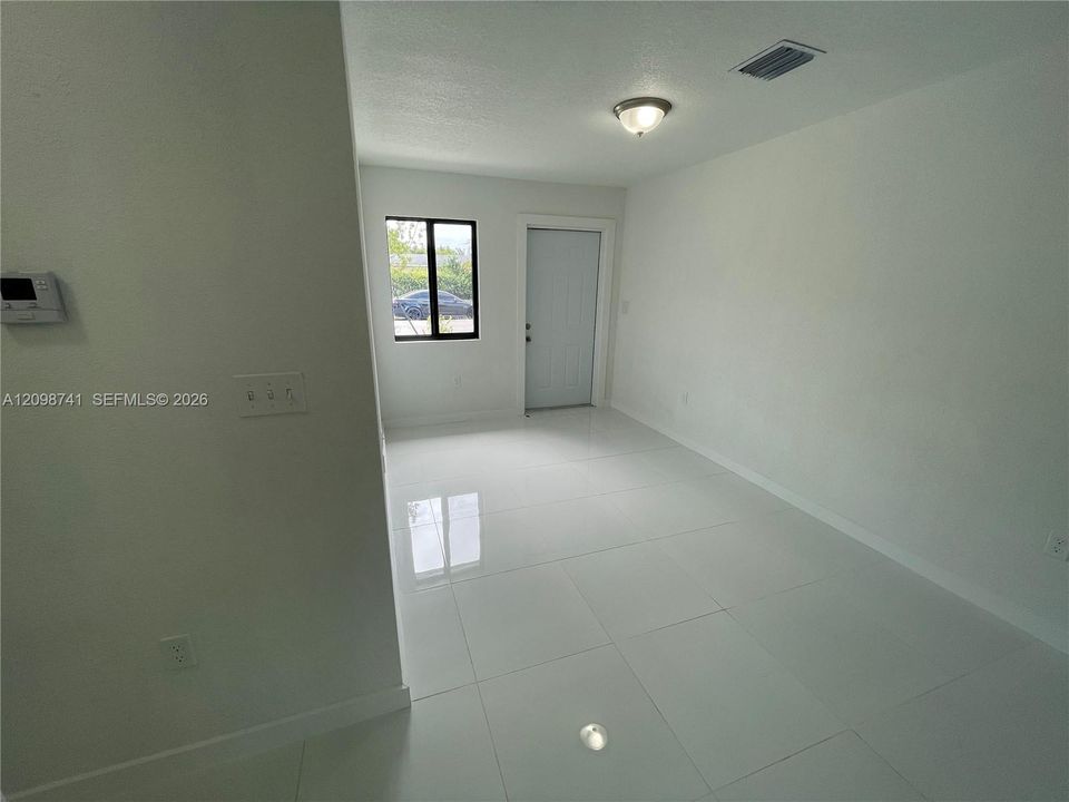 For Rent: $3,050 (3 beds, 2 baths, 1750 Square Feet)