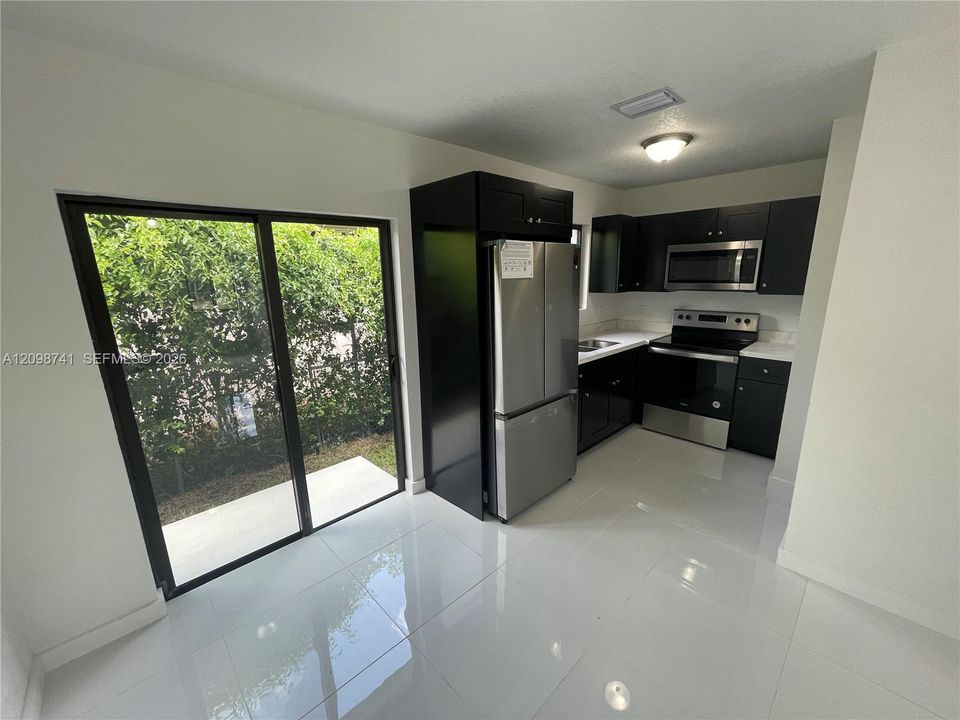 For Rent: $3,050 (3 beds, 2 baths, 1750 Square Feet)