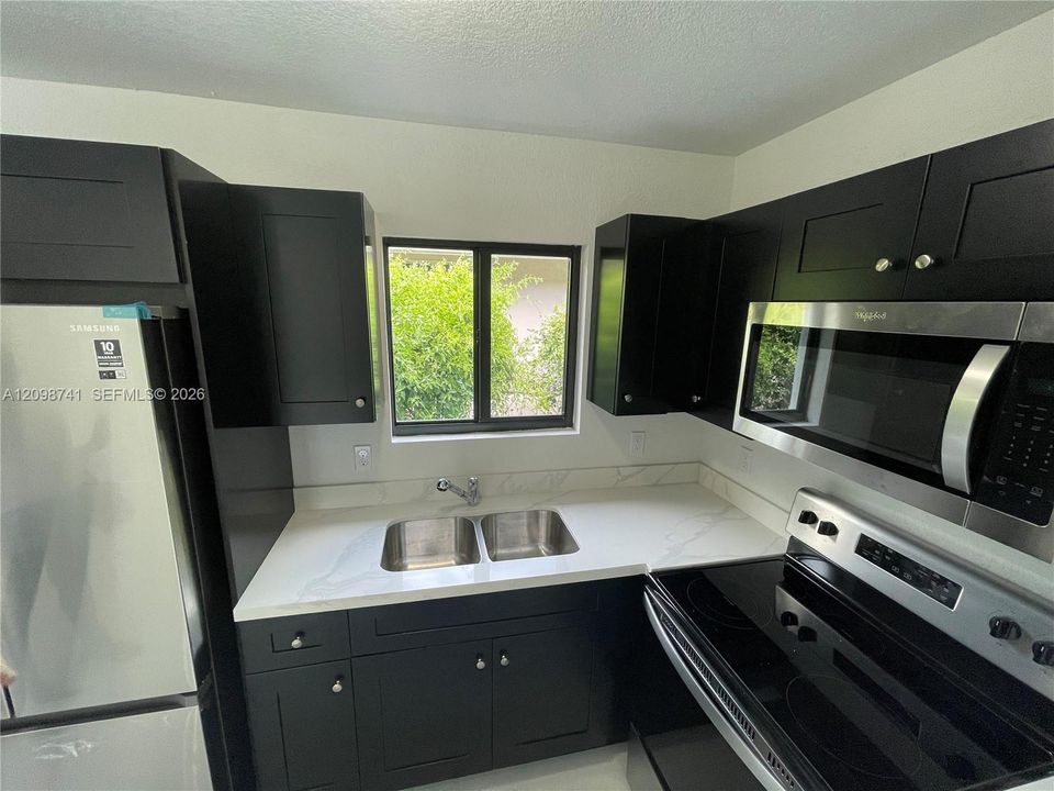For Rent: $3,050 (3 beds, 2 baths, 1750 Square Feet)