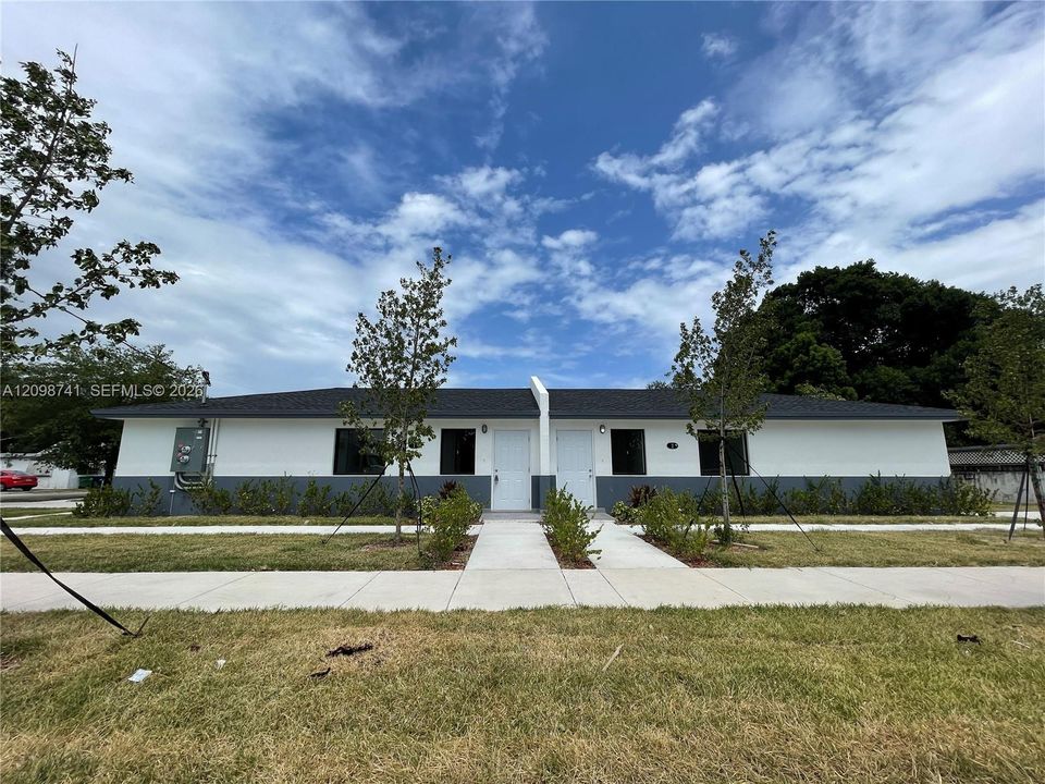 For Rent: $3,050 (3 beds, 2 baths, 1750 Square Feet)