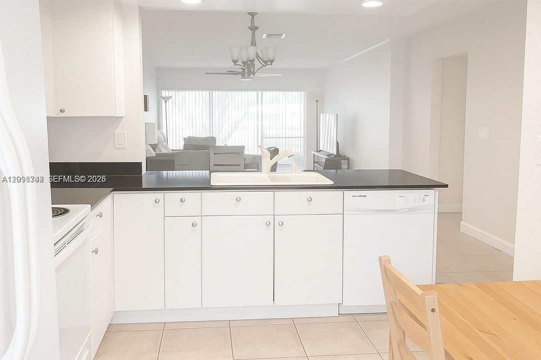 For Sale: $220,000 (2 beds, 1 baths, 1000 Square Feet)