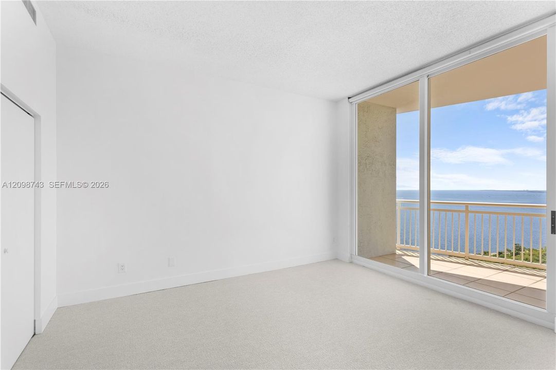 For Rent: $3,300 (1 beds, 1 baths, 770 Square Feet)
