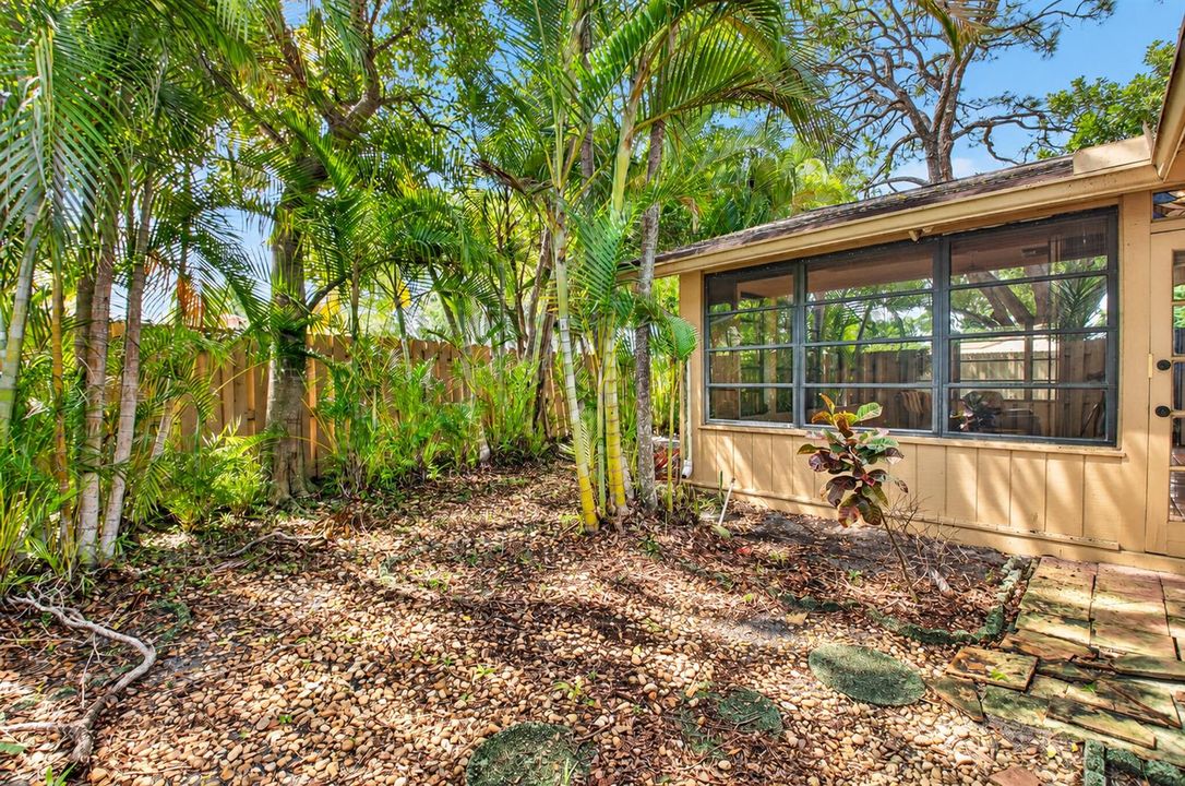 SIDE YARD AREA