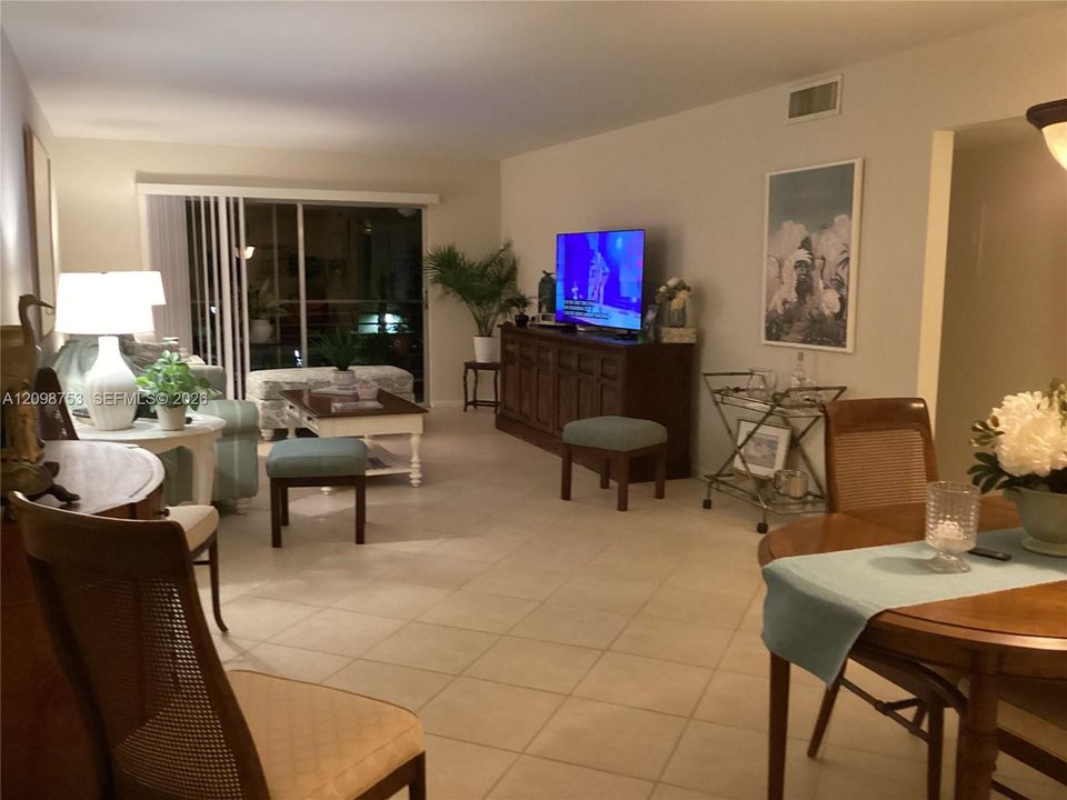 Living room dining