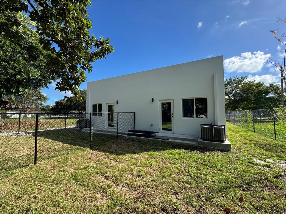 For Rent: $3,200 (3 beds, 2 baths, 1200 Square Feet)