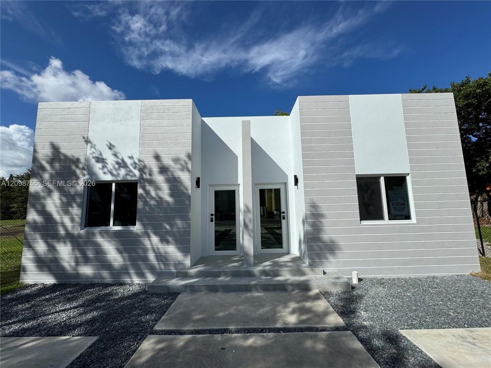 For Rent: $3,200 (3 beds, 2 baths, 1200 Square Feet)