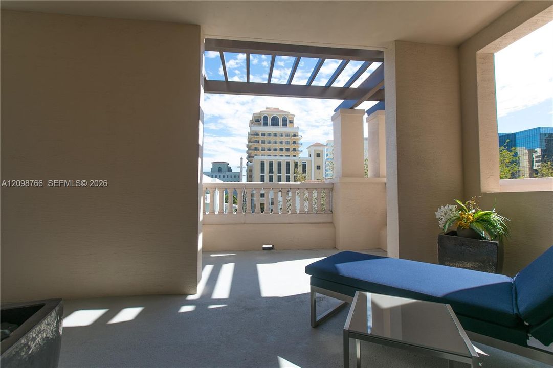 For Rent: $4,365 (2 beds, 2 baths, 1168 Square Feet)