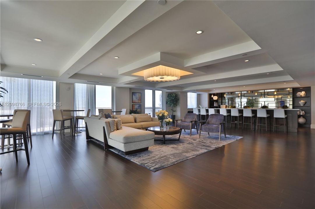 For Rent: $4,365 (2 beds, 2 baths, 1168 Square Feet)