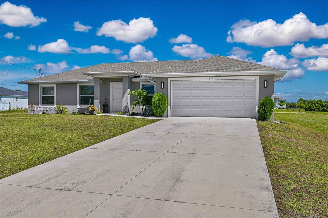 En Venta: $315,000 (4 camas, 2 baños, 1613 Pies cuadrados)