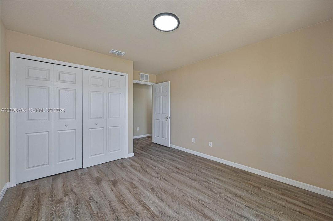 En Venta: $315,000 (4 camas, 2 baños, 1613 Pies cuadrados)