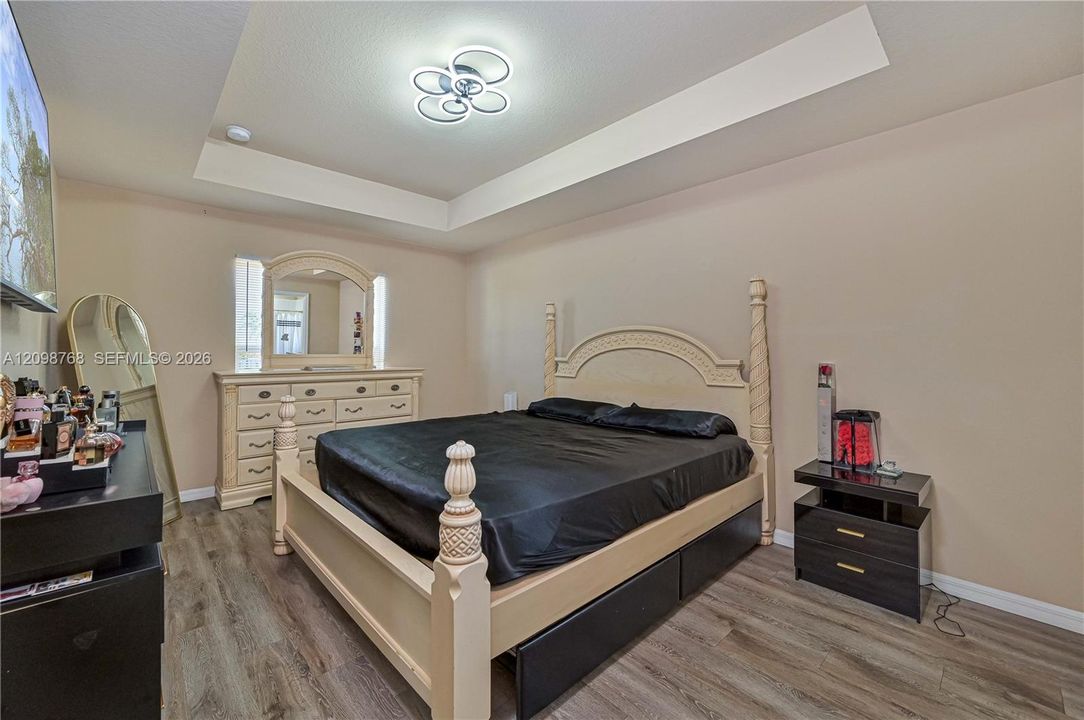 En Venta: $315,000 (4 camas, 2 baños, 1613 Pies cuadrados)