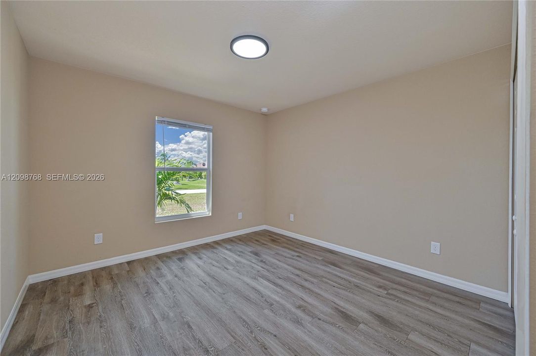 En Venta: $315,000 (4 camas, 2 baños, 1613 Pies cuadrados)