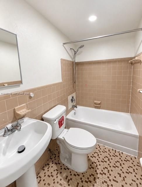 For Rent: $1,995 (2 beds, 1 baths, 575 Square Feet)