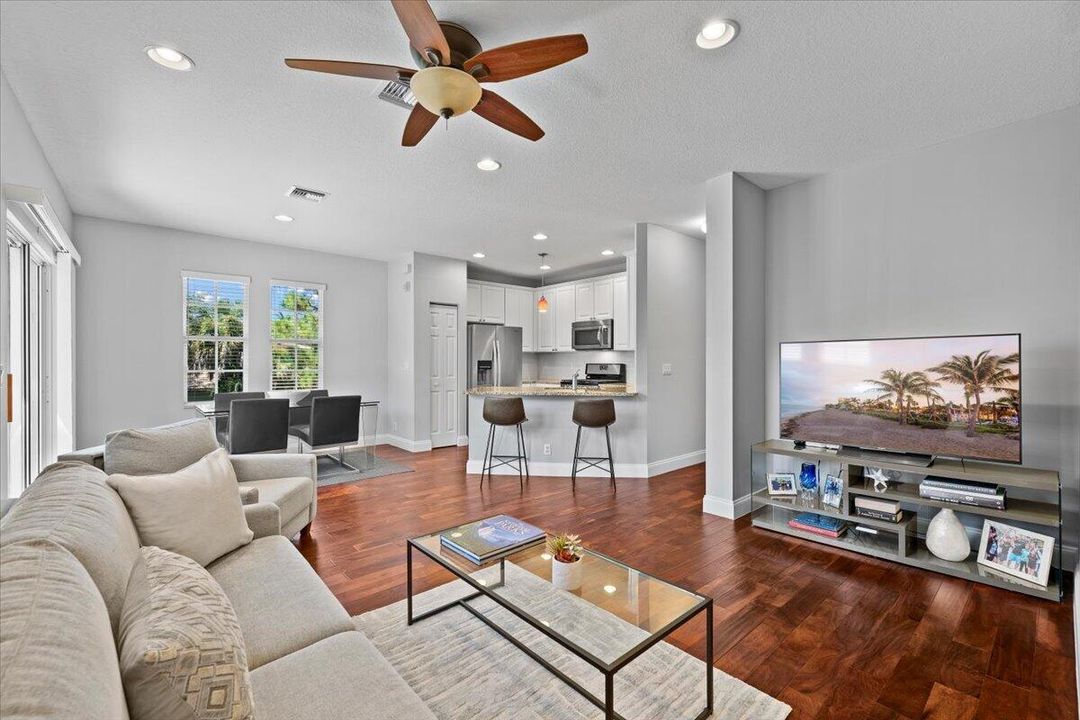 Loft Like / Open Floor Plan
