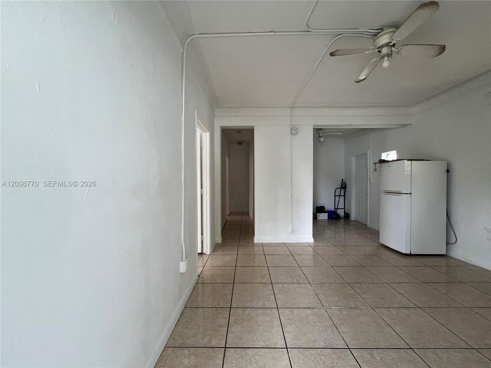 For Rent: $1,800 (2 beds, 1 baths, 1000 Square Feet)