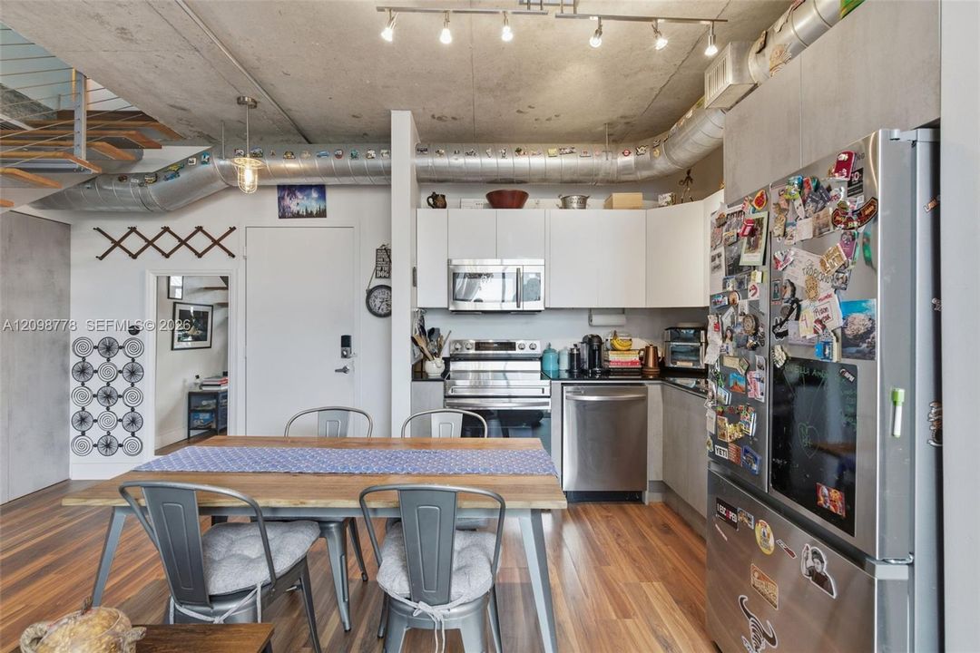 For Rent: $4,750 (2 beds, 2 baths, 1255 Square Feet)
