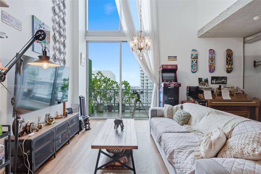 For Rent: $4,750 (2 beds, 2 baths, 1255 Square Feet)