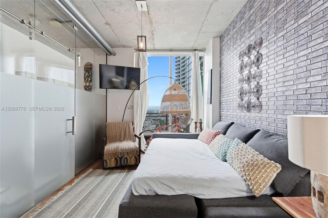 For Rent: $4,750 (2 beds, 2 baths, 1255 Square Feet)