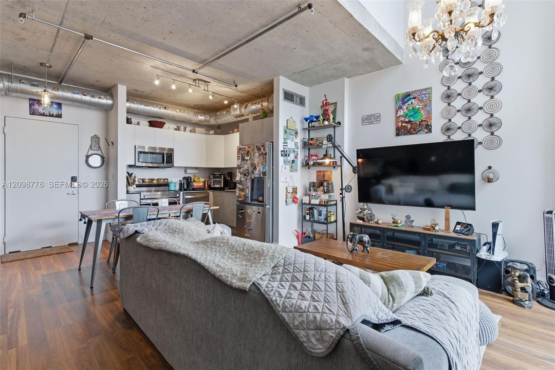 For Rent: $4,750 (2 beds, 2 baths, 1255 Square Feet)