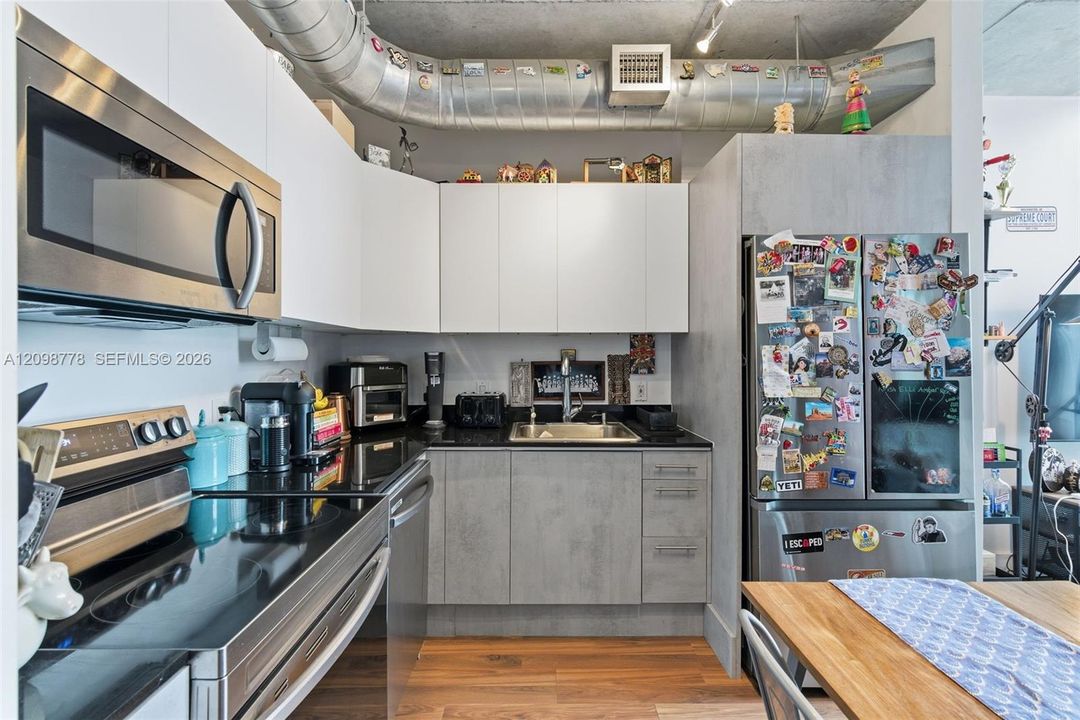 For Rent: $4,750 (2 beds, 2 baths, 1255 Square Feet)