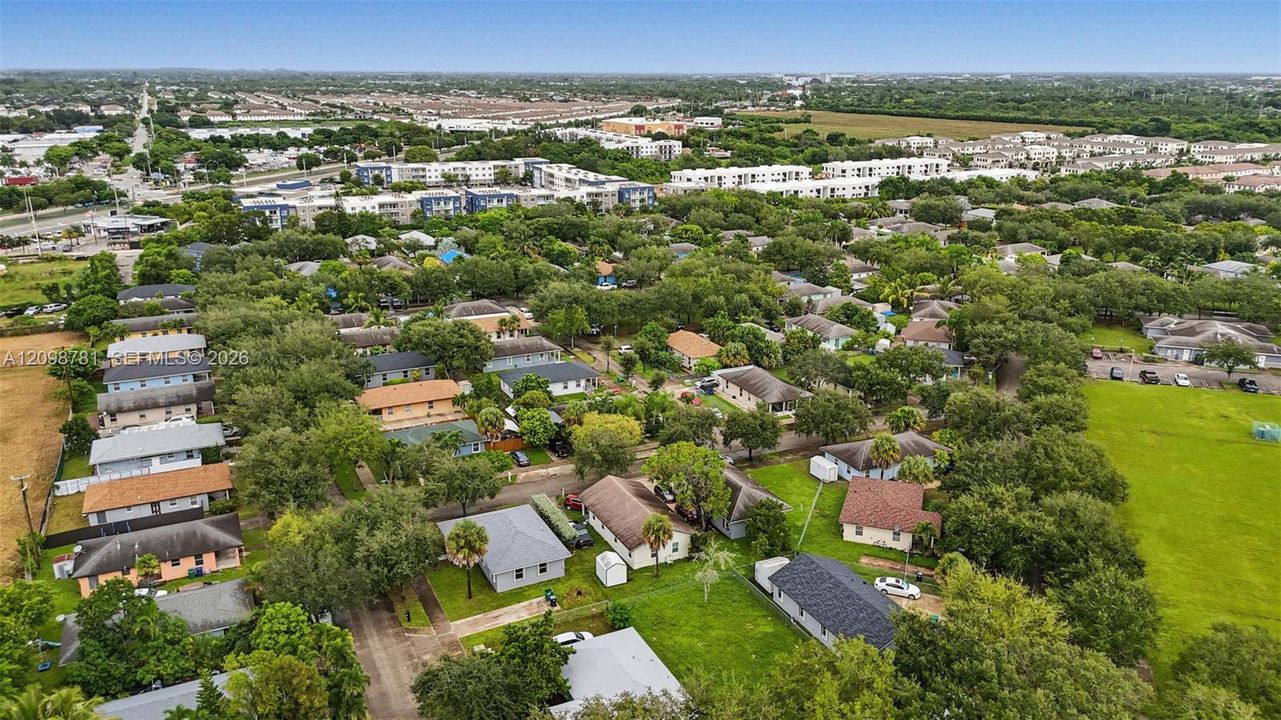 En Venta: $160,000 (0.09 acres)